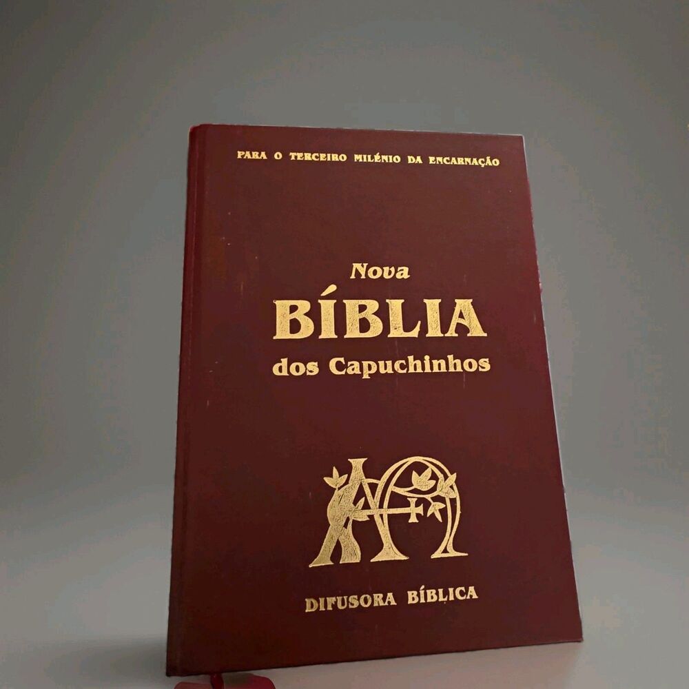 Difusora Bíblica Nova Bíblia dos Capuchinhos Portuguese HC 1st Ed 1998